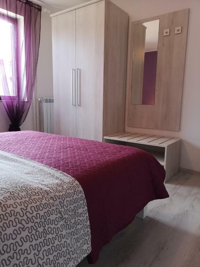 Apartments Peloza โปเรช ภายนอก รูปภาพ